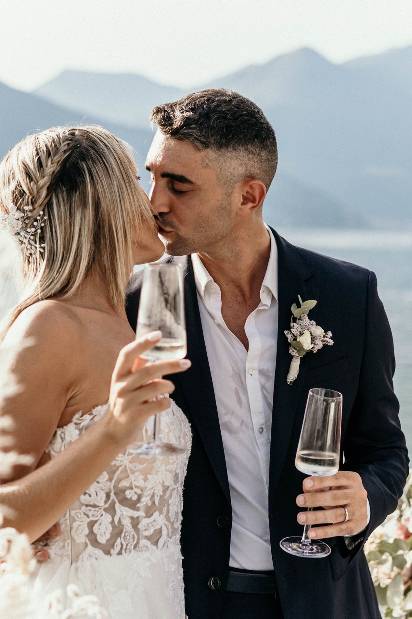 Sposi sul lago — acconciatura sposa